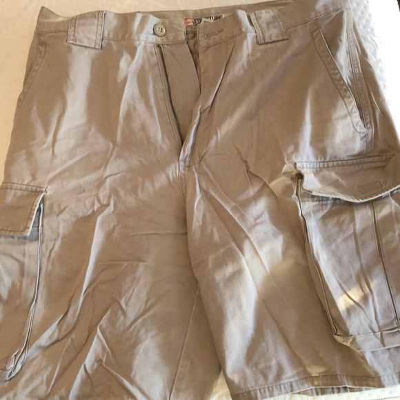 Structure cargo shorts. - Picture 2 of 3